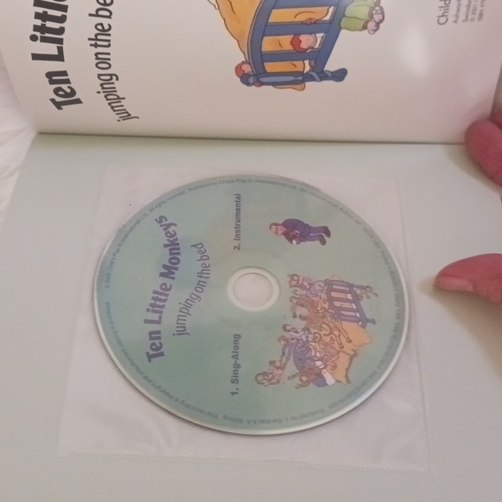 Classic Children's Books CD Included - Picture 7 of 10
